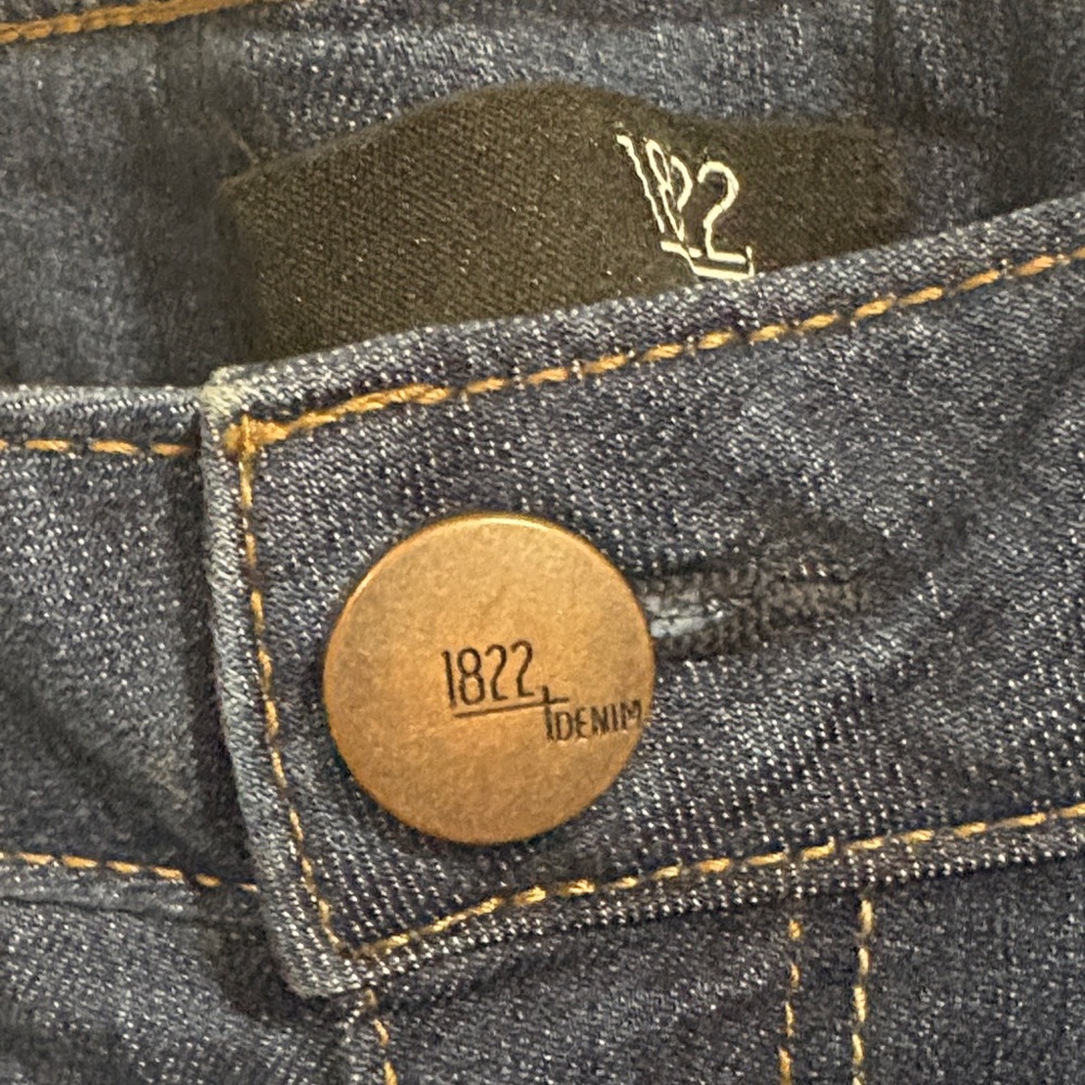 1822 Denim Dark Blue Capris - Picture 3 of 10
